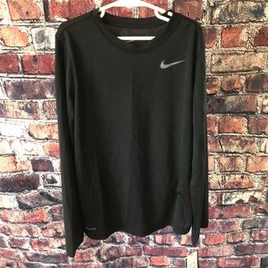 NWT The Nike Tee Dri-Fit Athletic Cut Boys M Black Long Sleeve 840177-010